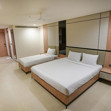היידראבד Hotel Shubham Celebrations מראה חיצוני תמונה