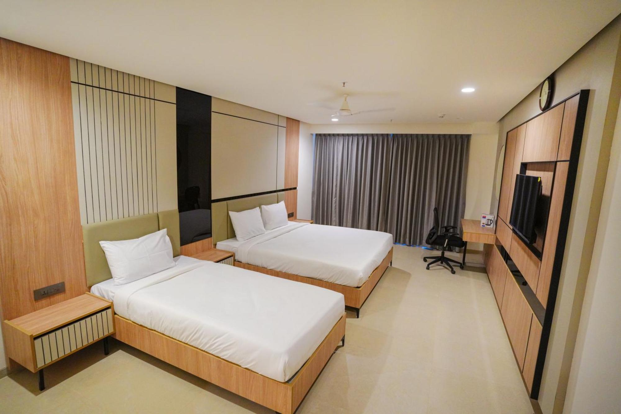 היידראבד Hotel Shubham Celebrations מראה חיצוני תמונה